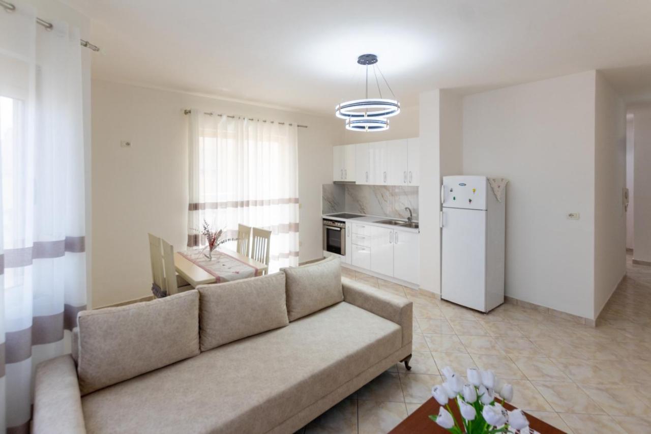 Spacious 2 Bedroom Apartment In Durres Beach Extérieur photo