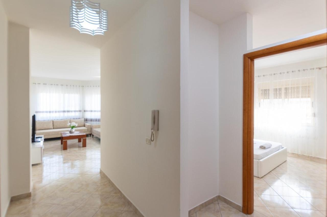 Spacious 2 Bedroom Apartment In Durres Beach Extérieur photo