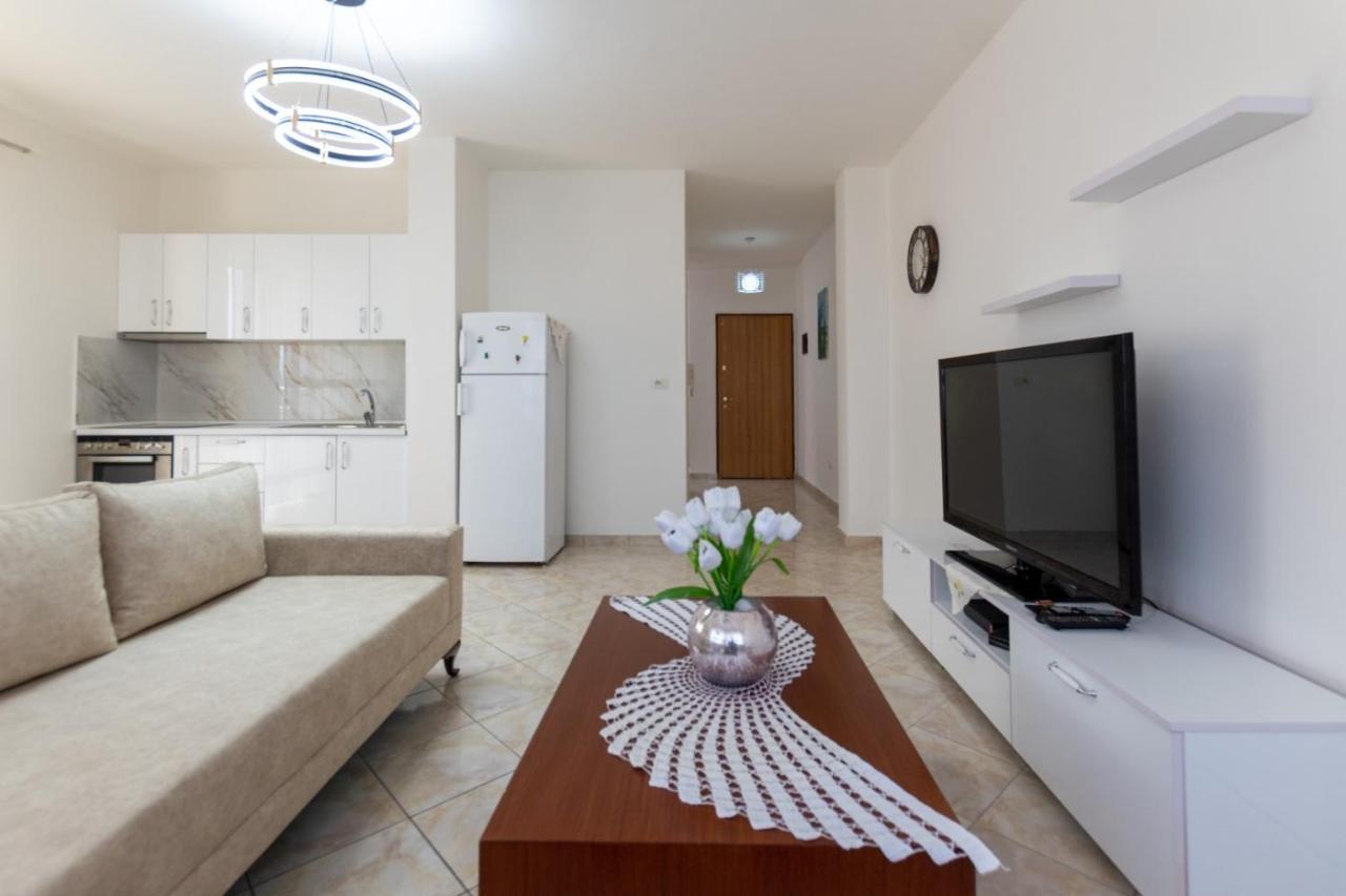 Spacious 2 Bedroom Apartment In Durres Beach Extérieur photo