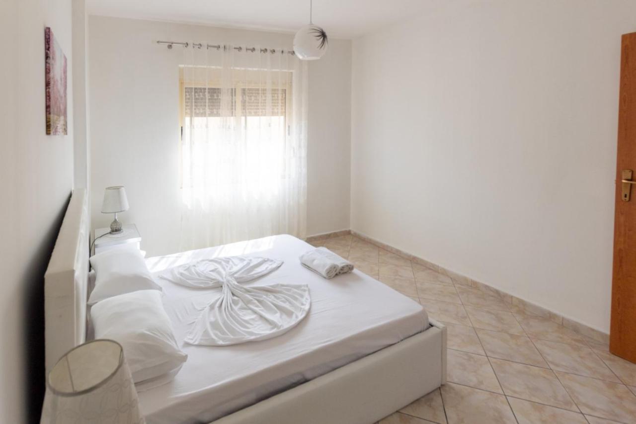 Spacious 2 Bedroom Apartment In Durres Beach Extérieur photo